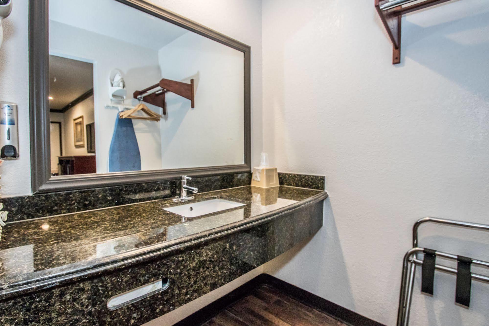 Americas Best Value Inn Fort Worth Exteriör bild