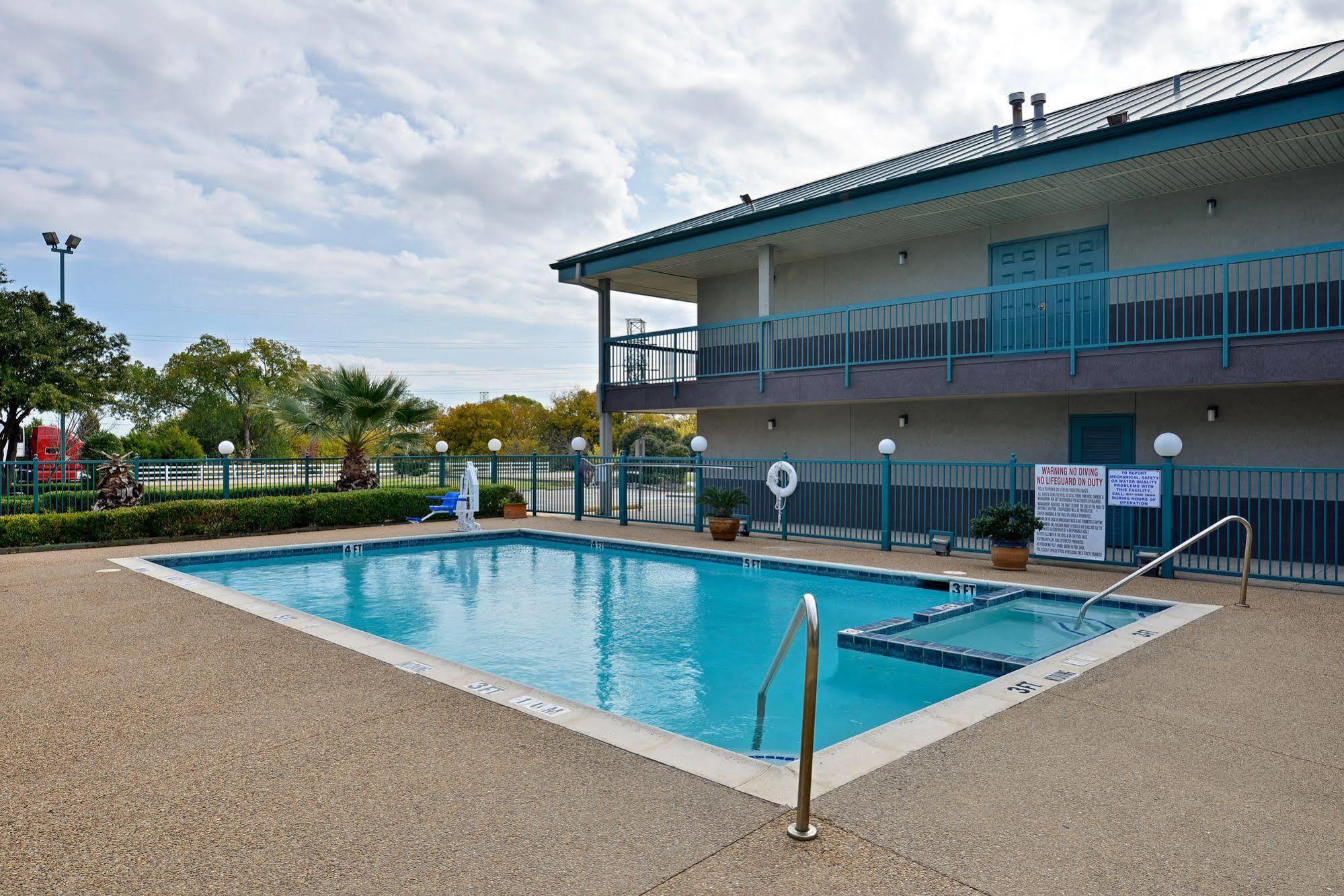 Americas Best Value Inn Fort Worth Exteriör bild