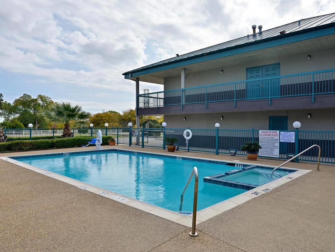 Americas Best Value Inn Fort Worth Exteriör bild